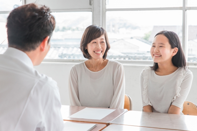 にこやかな三者面談の様子